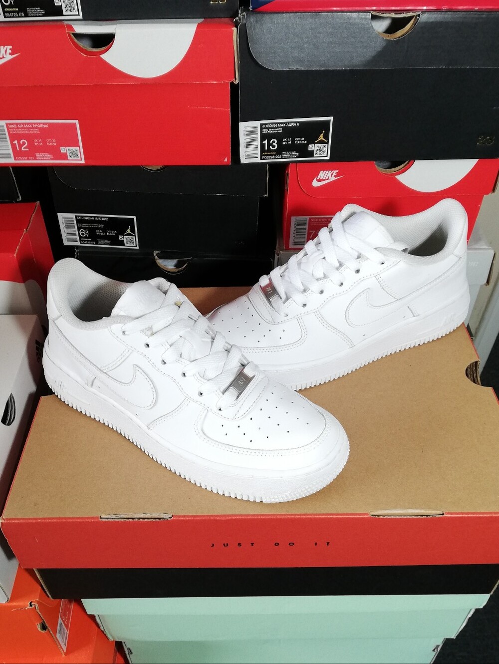 NIKE AIR FORCE 1 WOMEN'S US SIZE 7.5 GOOD CONDITION
